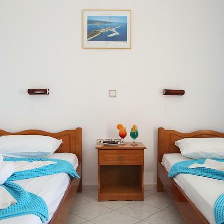 Theocharis Bros - Studios Apartments Áyios Nikítas Eksteriør billede