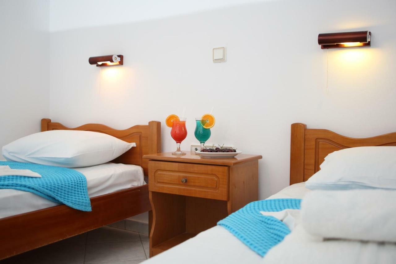 Theocharis Bros - Studios Apartments Áyios Nikítas Eksteriør billede