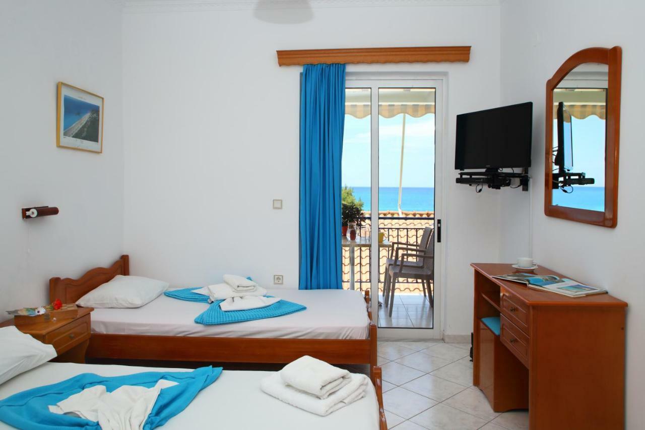 Theocharis Bros - Studios Apartments Áyios Nikítas Eksteriør billede