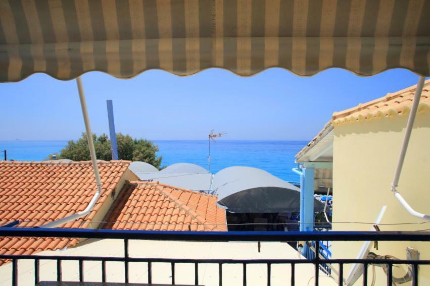 Theocharis Bros - Studios Apartments Áyios Nikítas Eksteriør billede