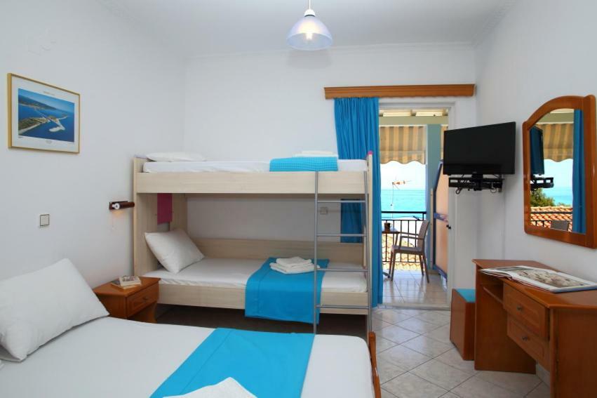 Theocharis Bros - Studios Apartments Áyios Nikítas Eksteriør billede