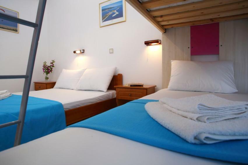 Theocharis Bros - Studios Apartments Áyios Nikítas Eksteriør billede